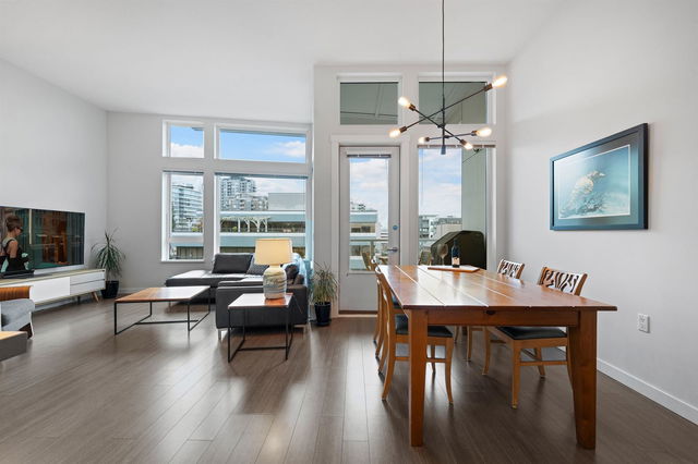 521 - 255 1st Street W