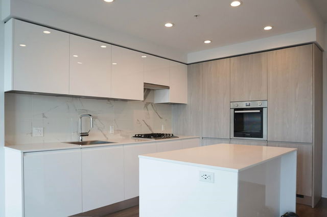 907 - 3888 Evergreen Place
