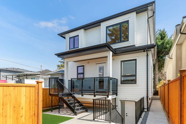 2 - 1243 Nootka Street