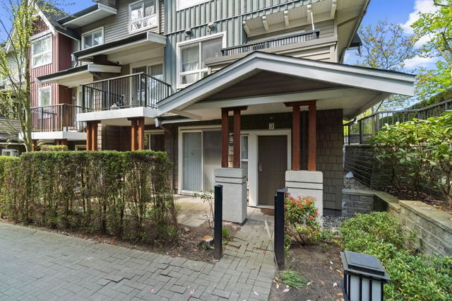 7032 Mont Royal Square
