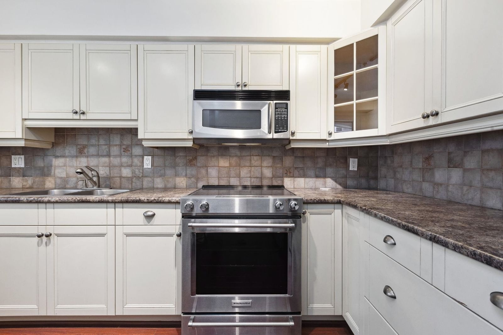 Listing Image 10