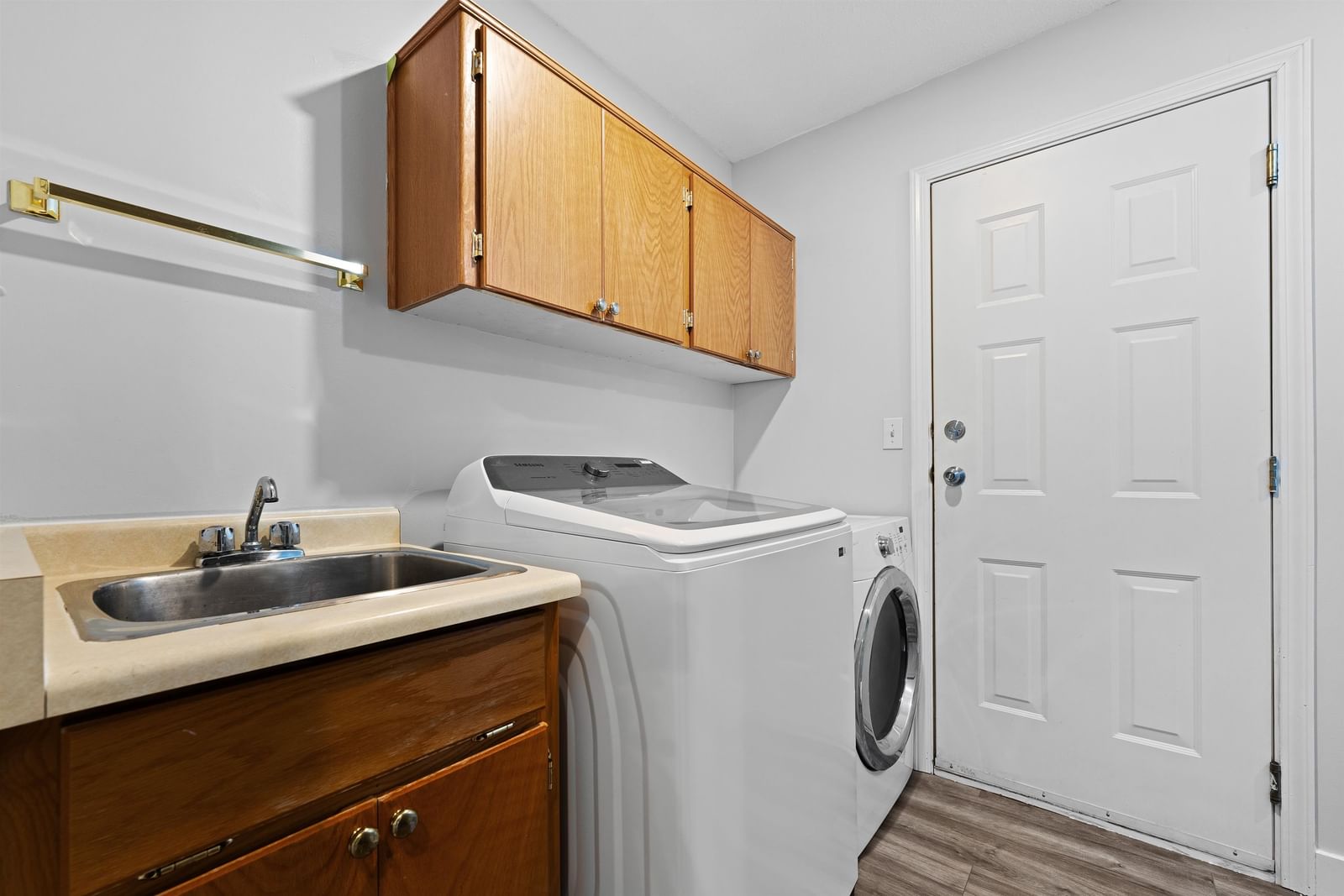 Listing Image 6