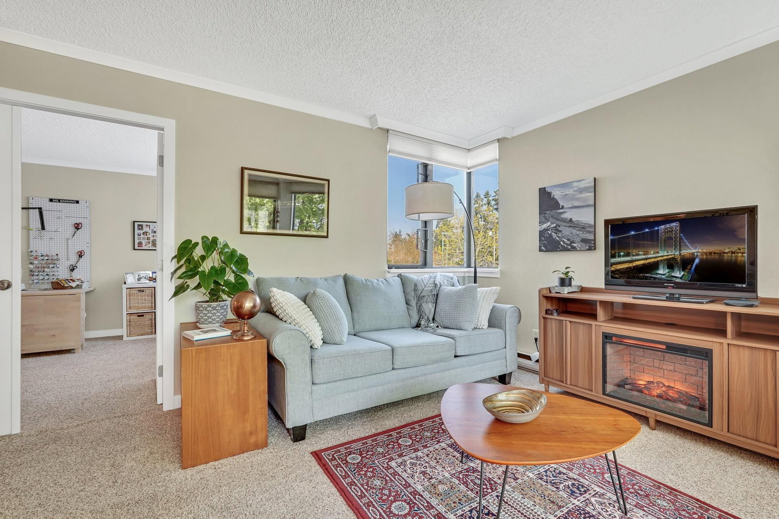 Listing Image 4