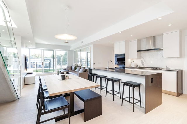 402 - 717 17th Avenue