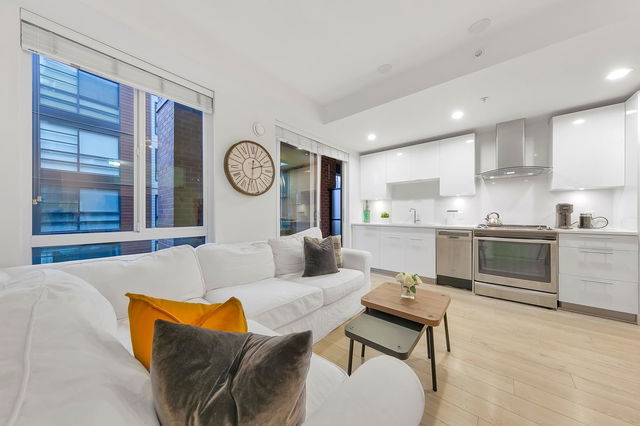 318 - 723 3rd Street