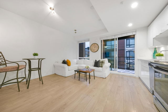 318 - 723 3rd Street