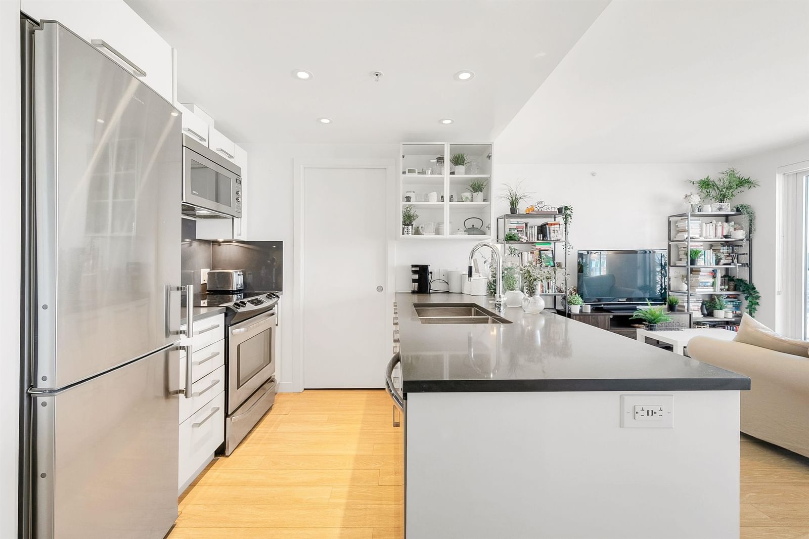 Listing Image 12
