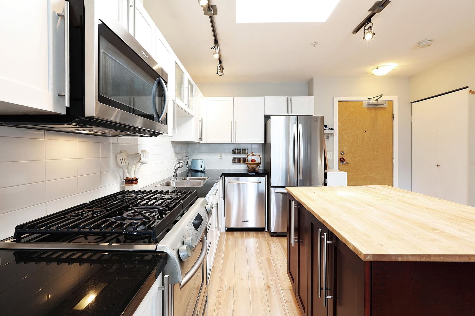 Listing Image 5