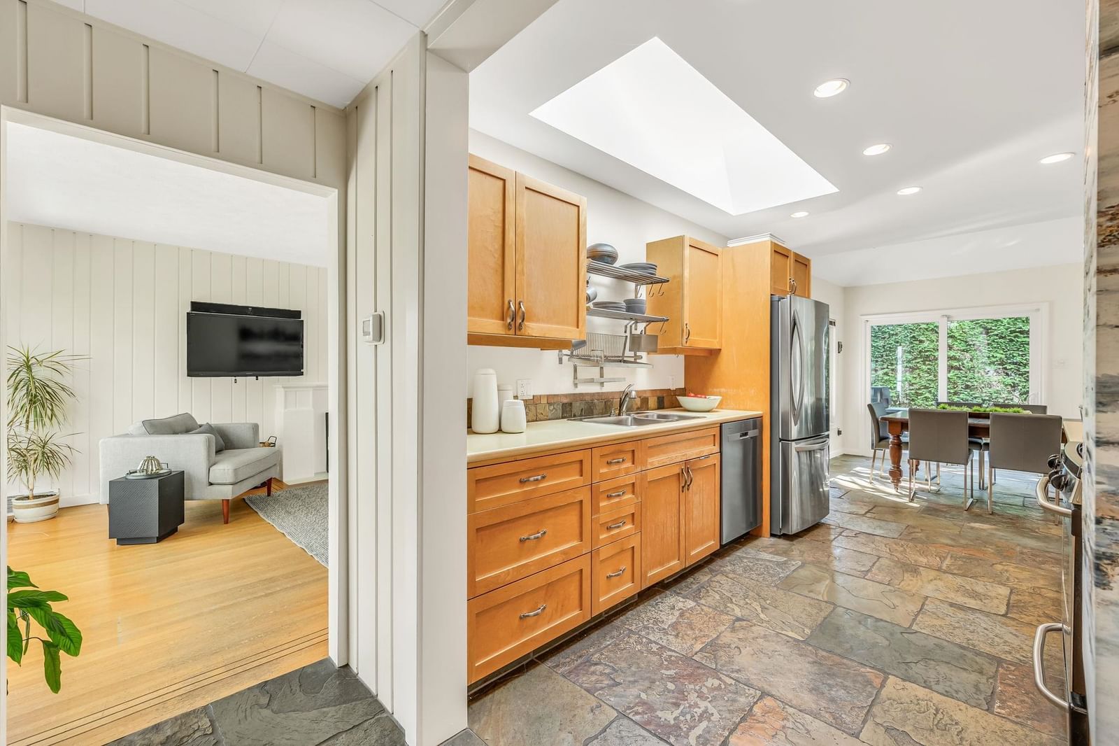 Listing Image 15