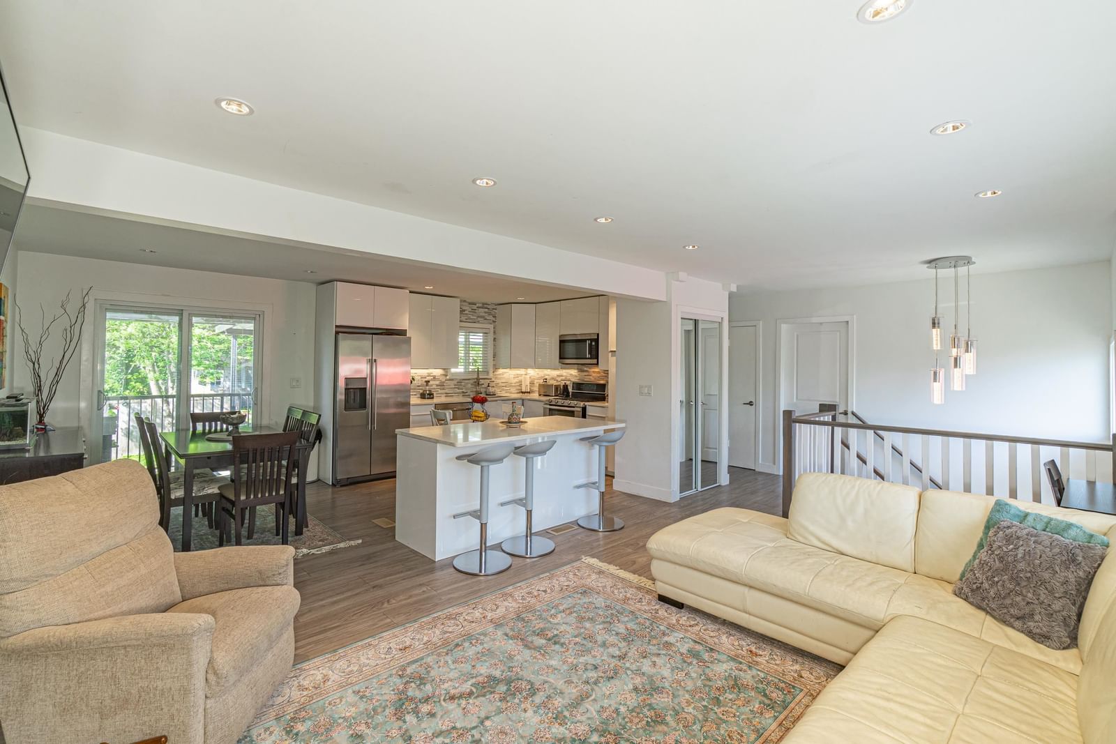 Listing Image 10