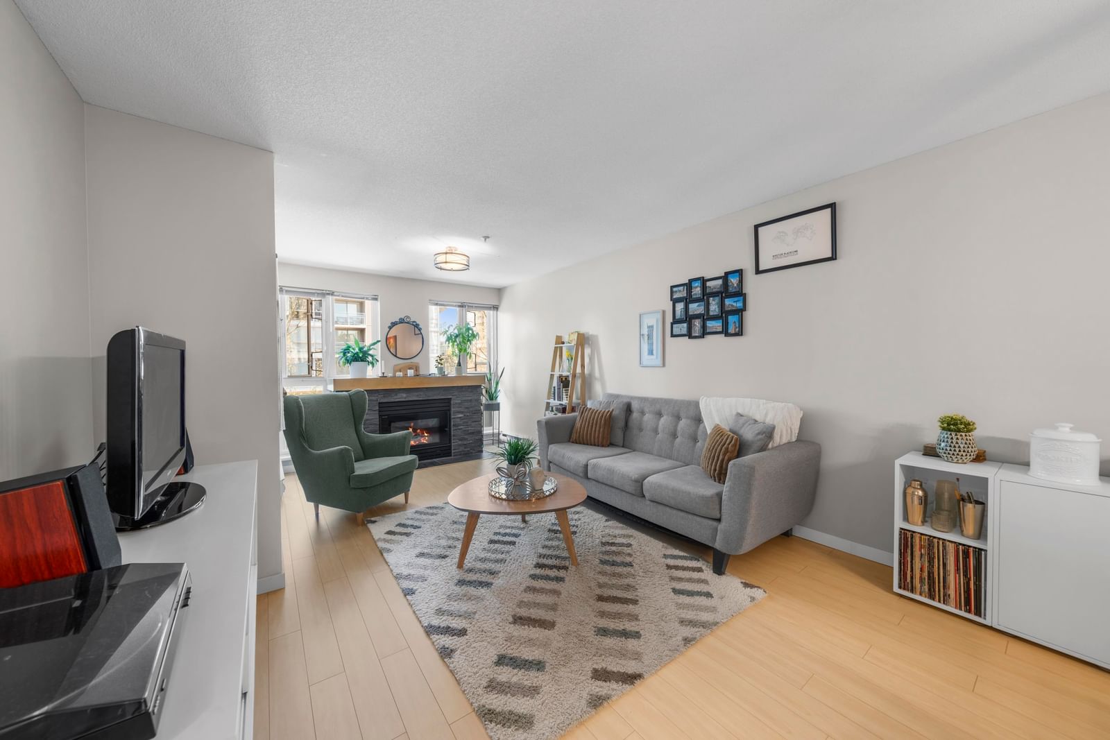 Listing Image 14
