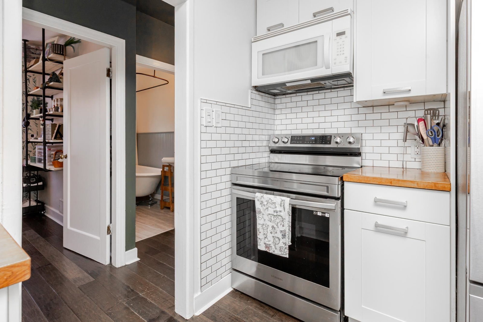 Listing Image 10