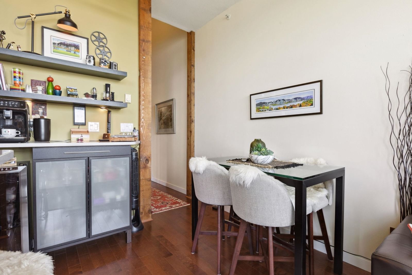 Listing Image 11