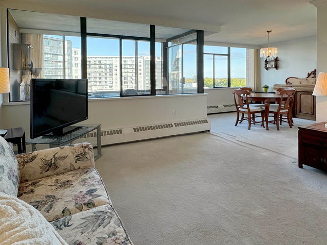 1110 - 6651 Minoru Boulevard