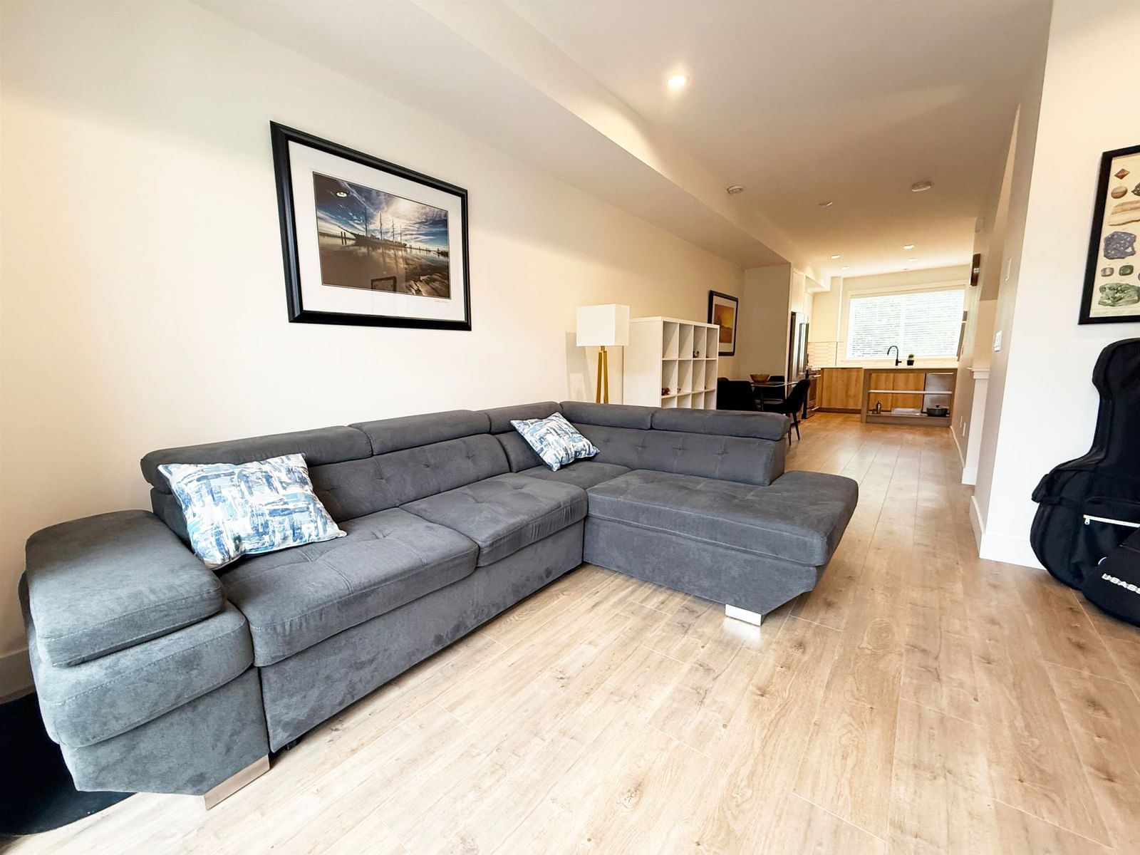 Listing Image 15