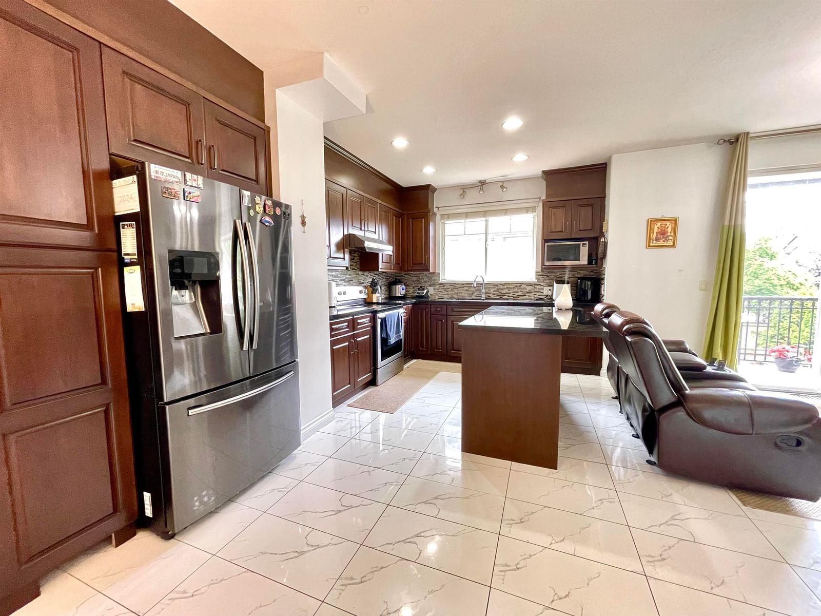 Listing Image 11