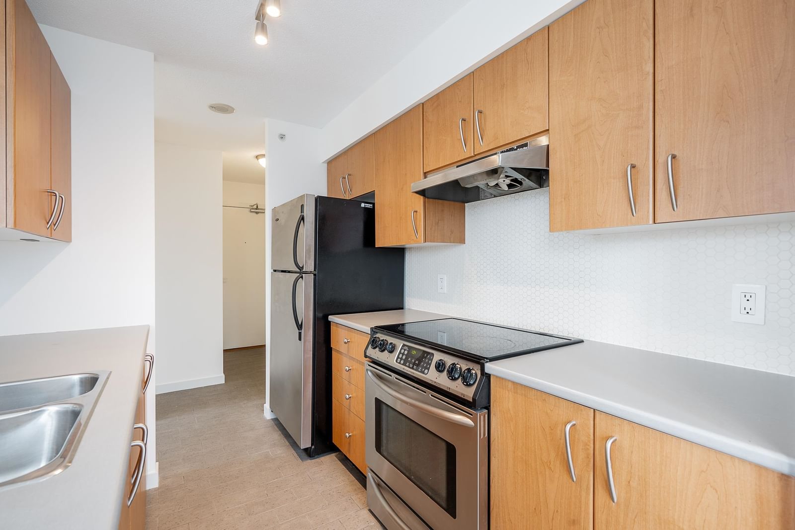 Listing Image 18