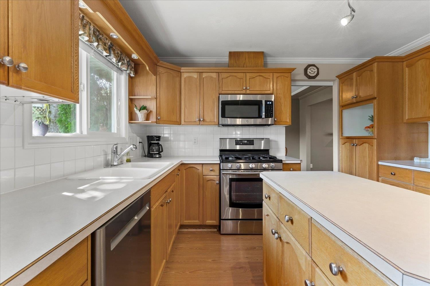 Listing Image 12