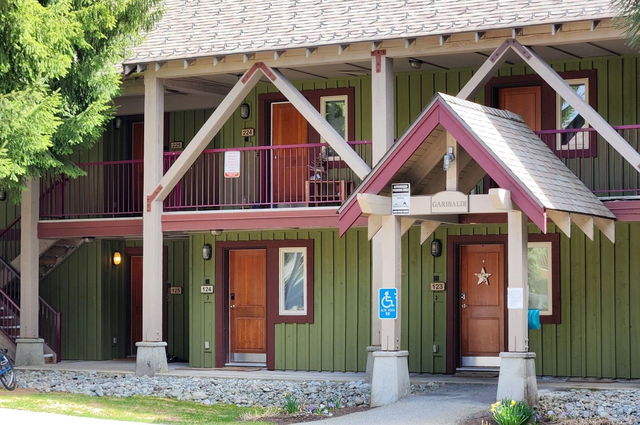 124 - 3070 Hillcrest Drive