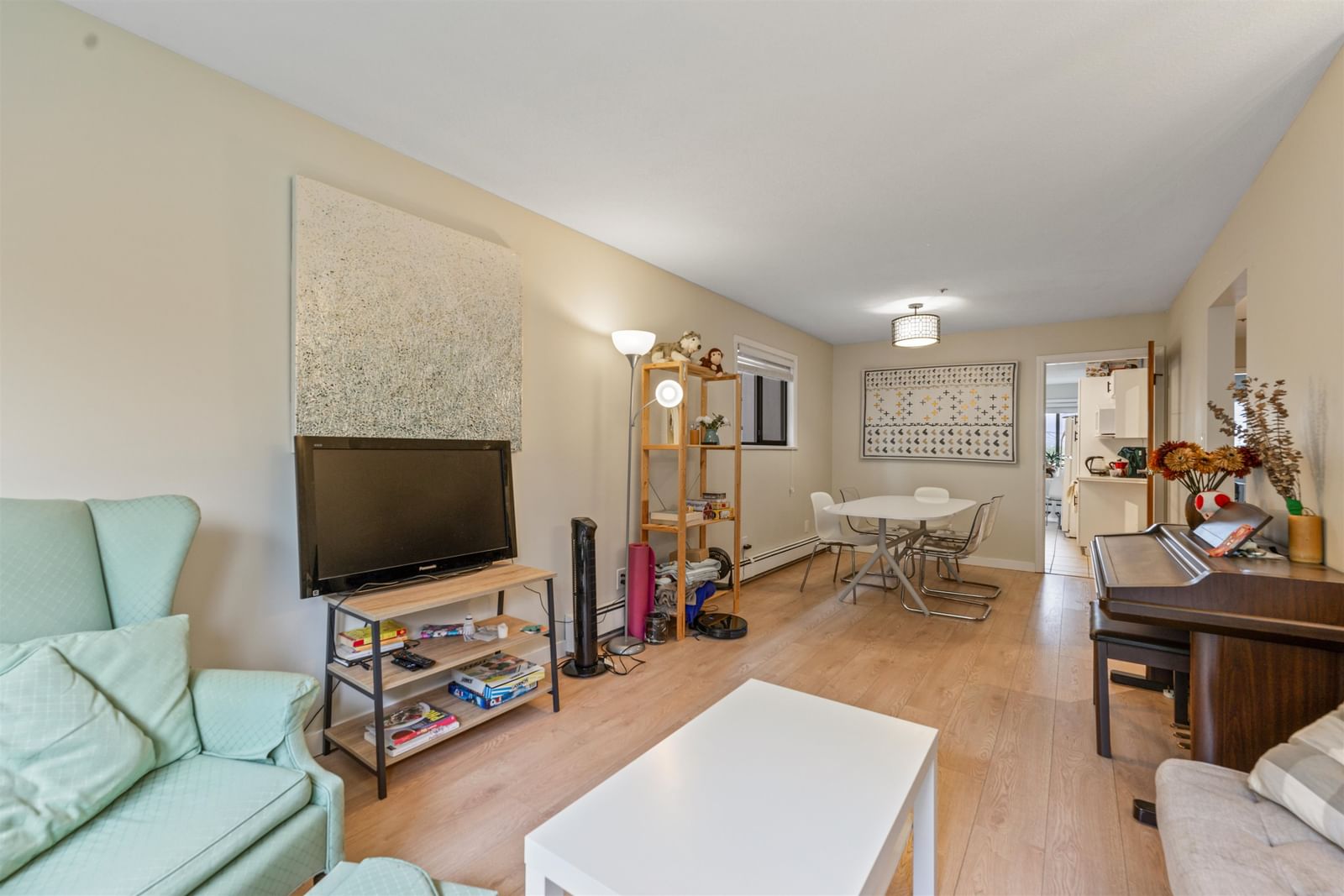 Listing Image 8