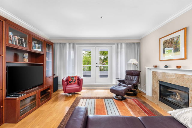 202 - 3189 Camosun Street