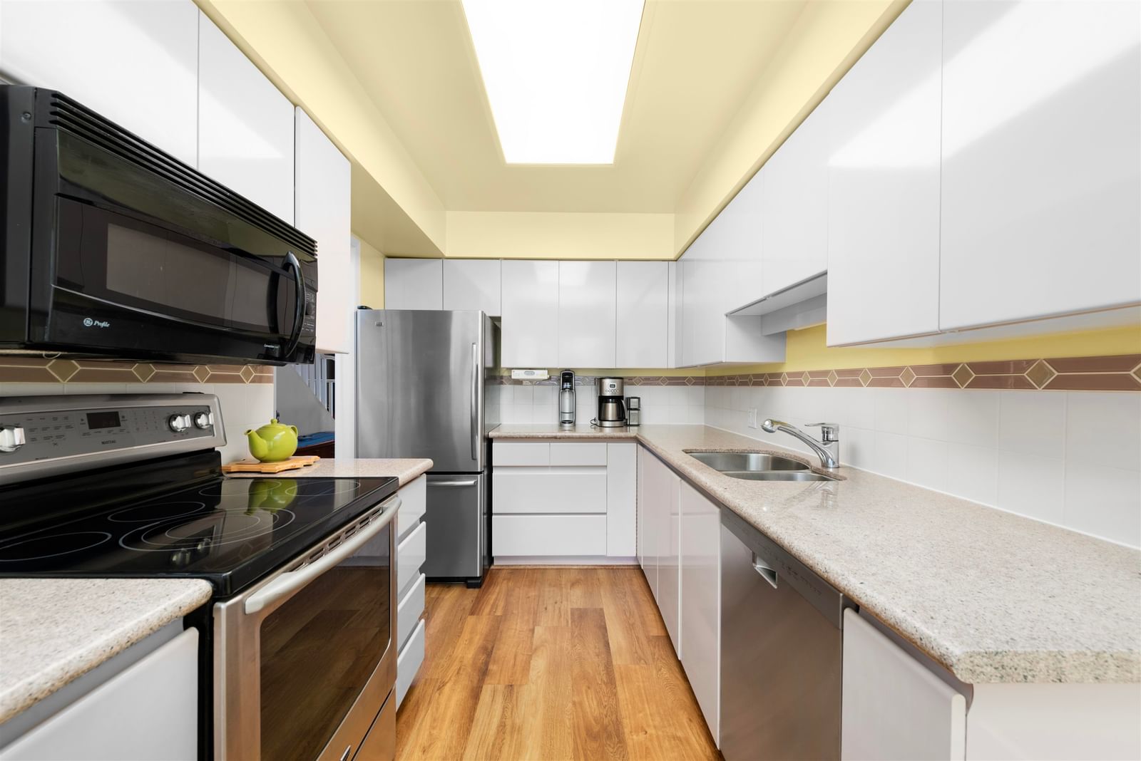 Listing Image 9
