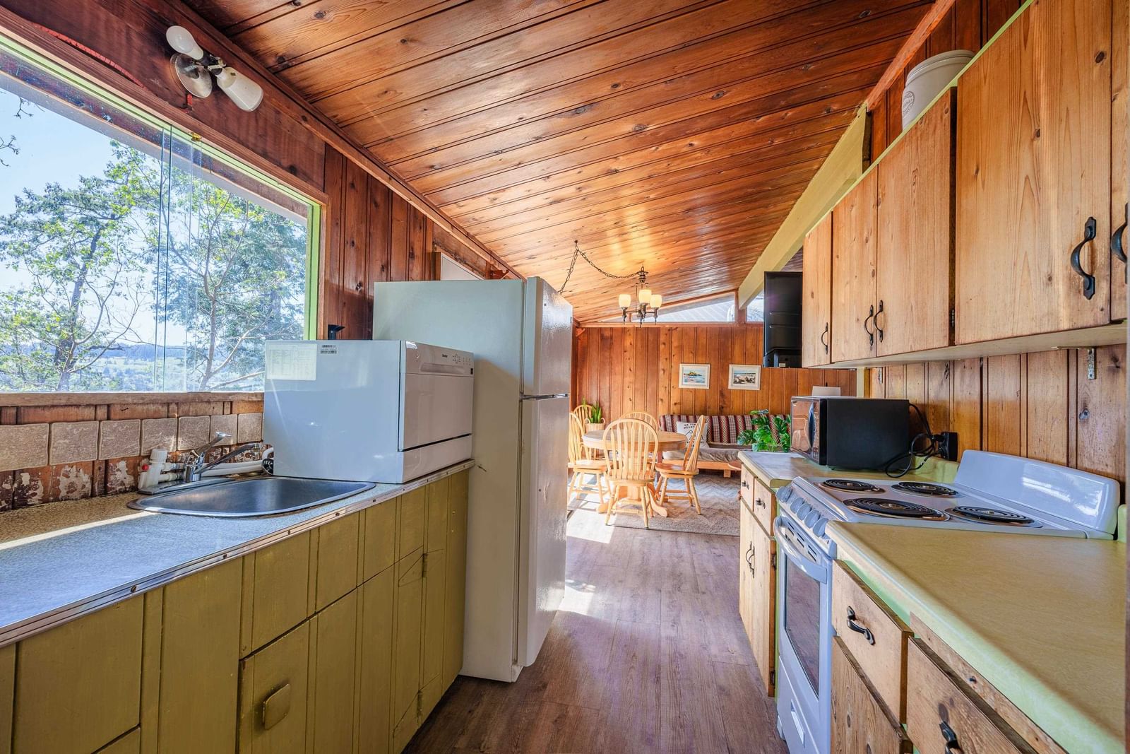 Listing Image 8