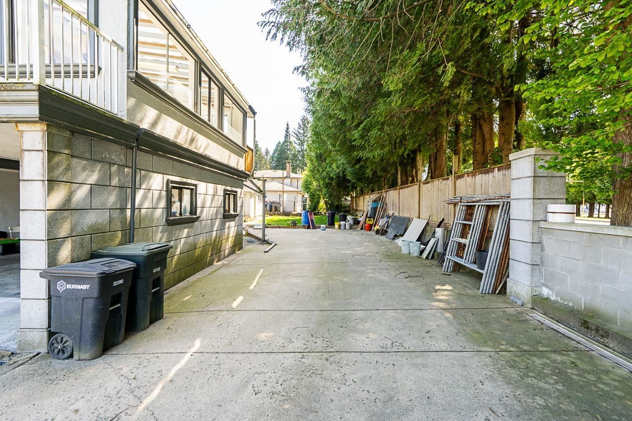 Listing Image 16