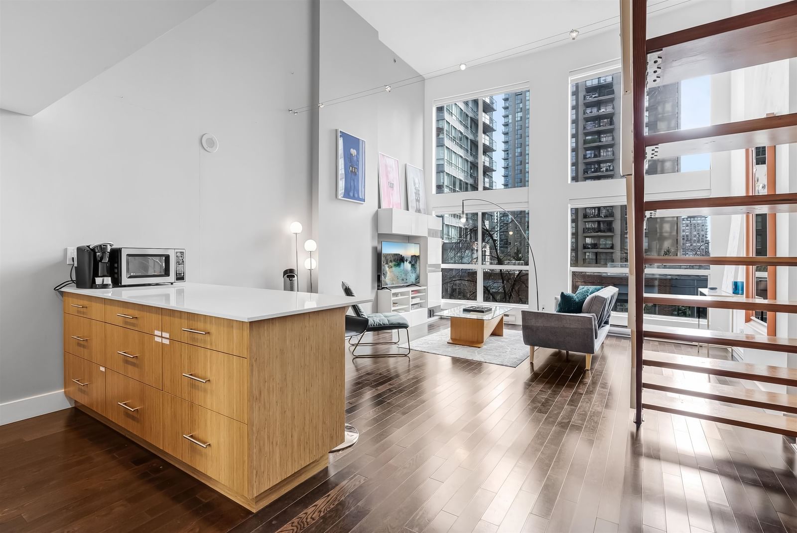 Listing Image 10