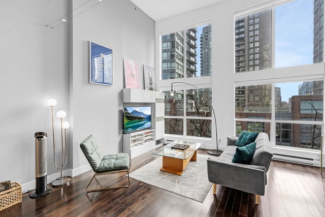 318 - 933 Seymour Street