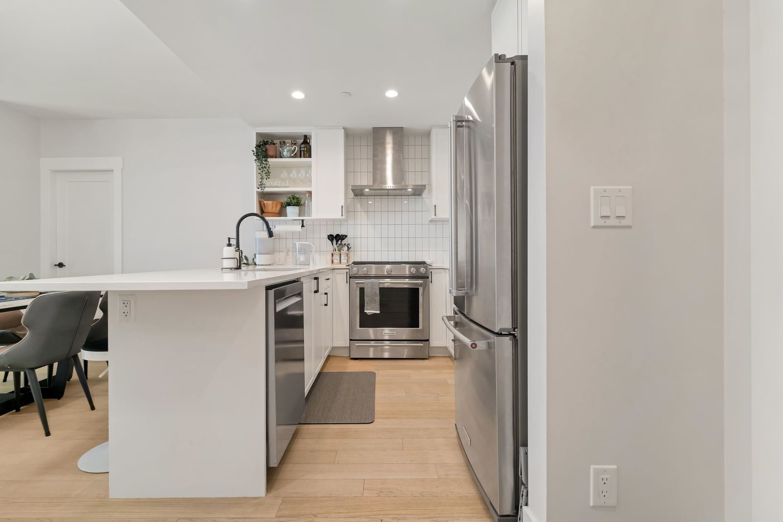 Listing Image 8