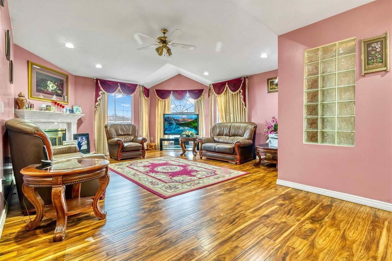 716 Crane Place, New Westminster, V3M 6P5 | Image 3