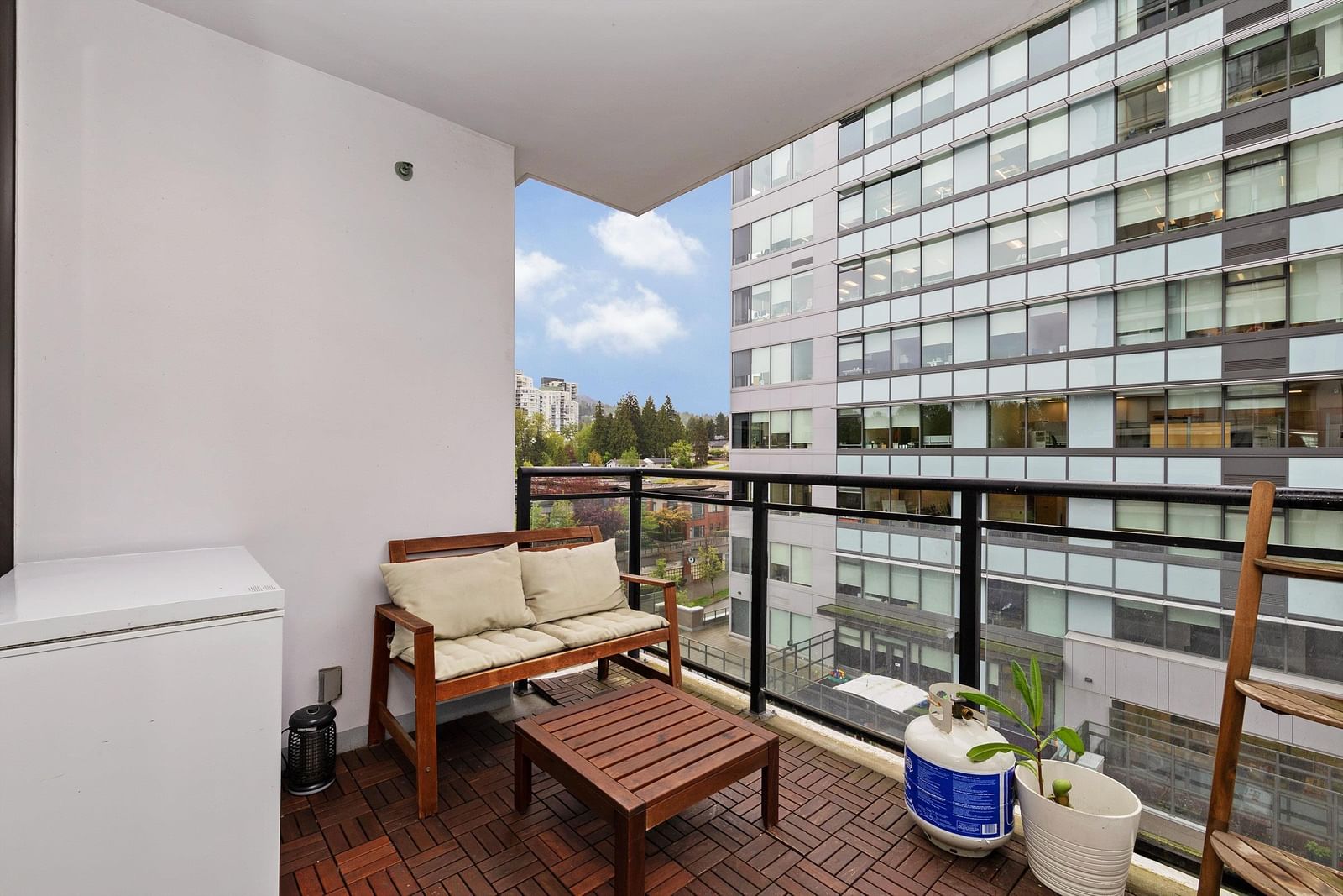 Listing Image 12