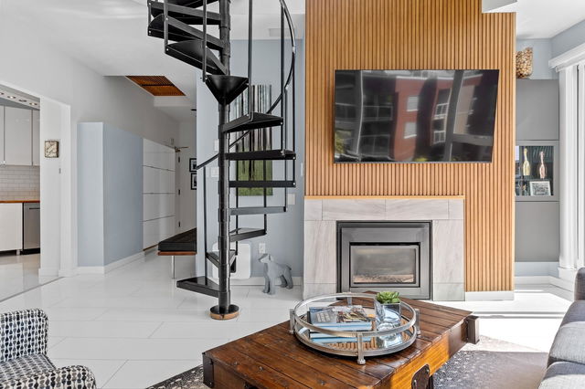 422 - 1150 Quayside Drive