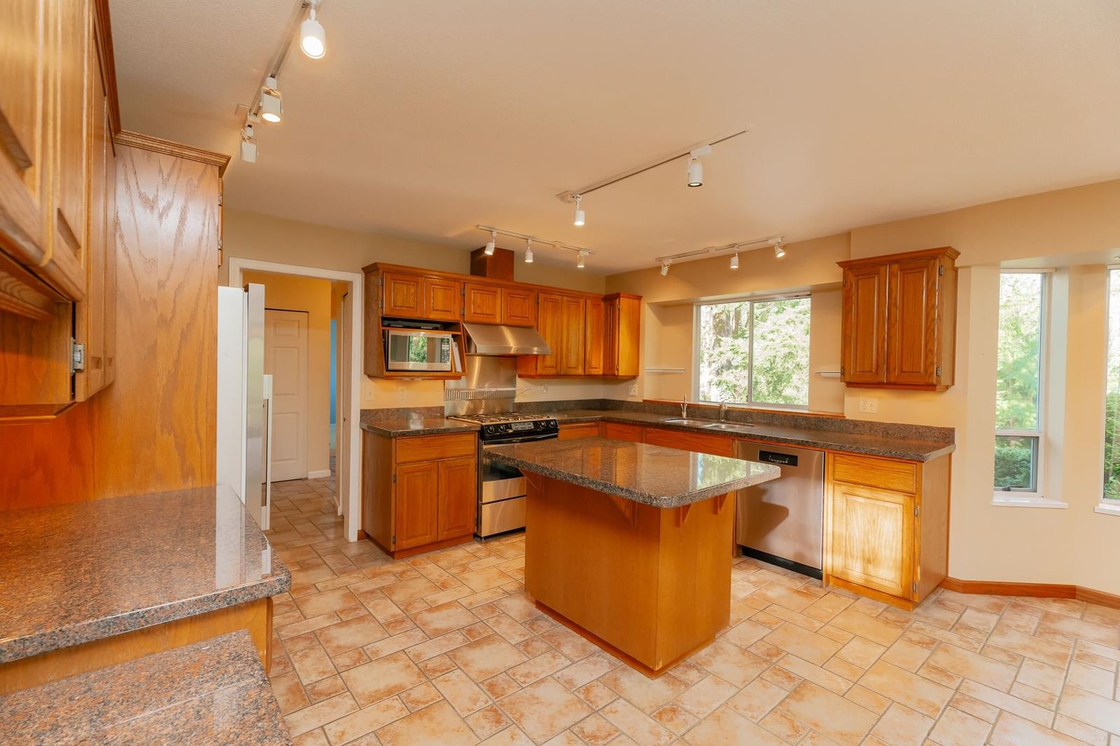 Listing Image 14
