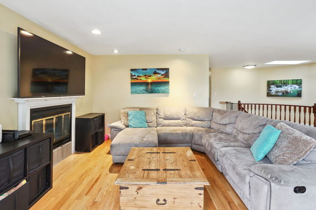 3778 Nithsdale Street