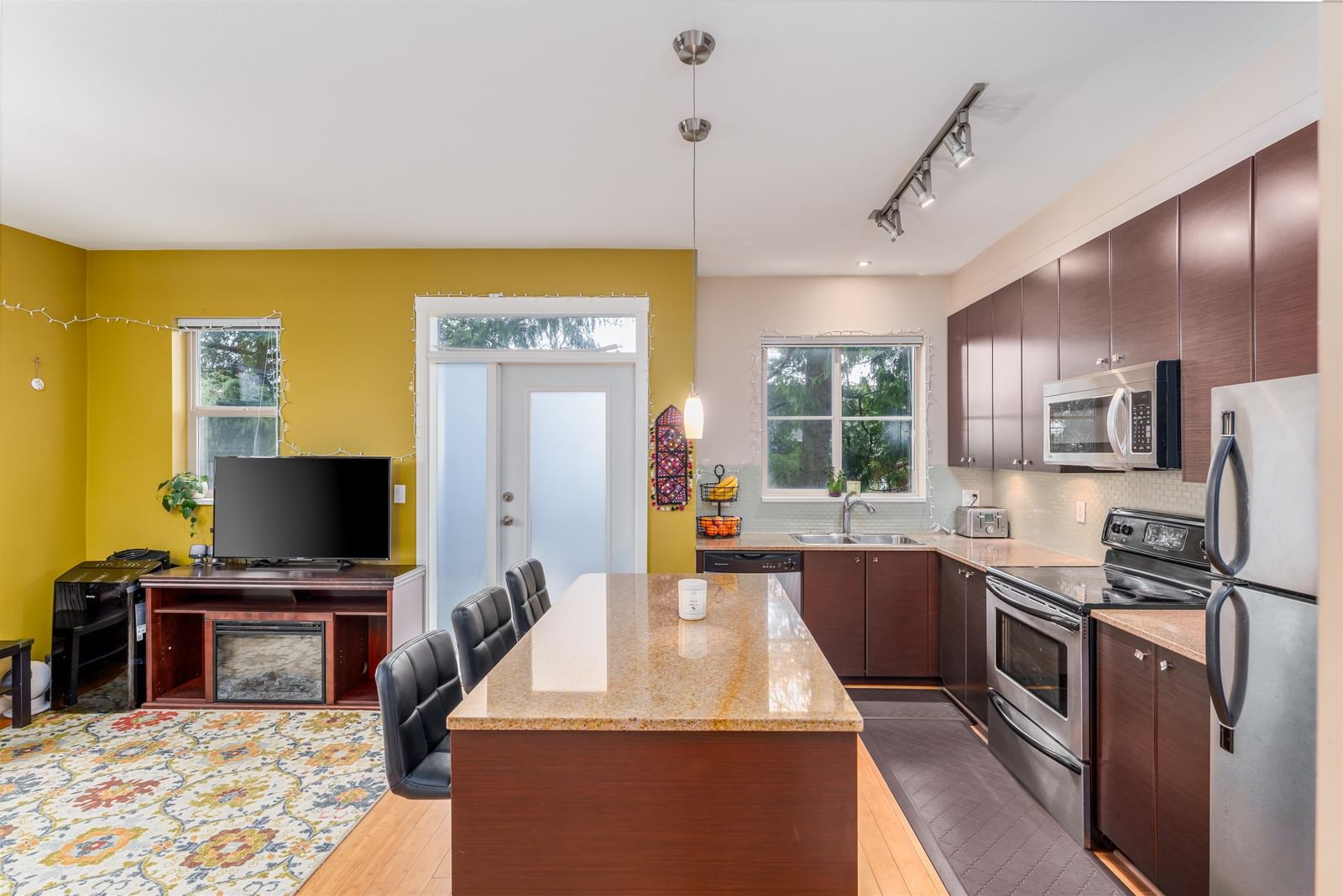 Listing Image 12