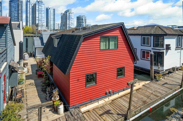 11 - 1301 Johnston Street