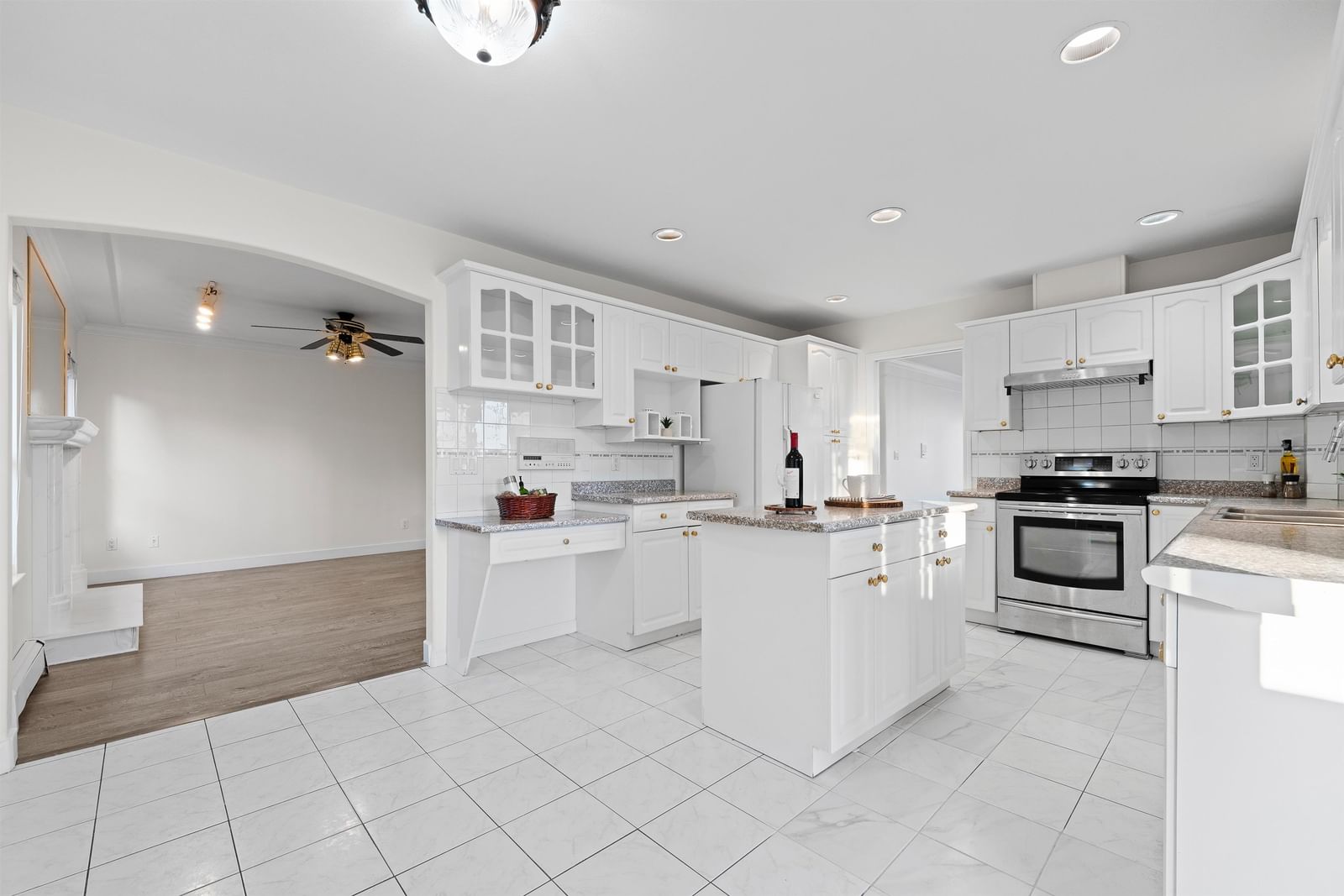 Listing Image 10