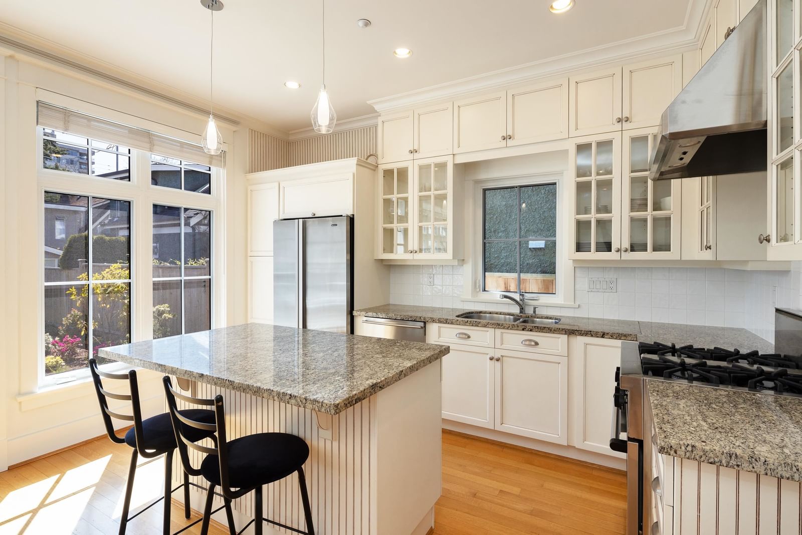 Listing Image 12