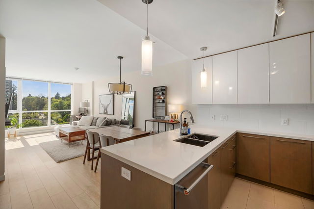 1106 - 271 Francis Way