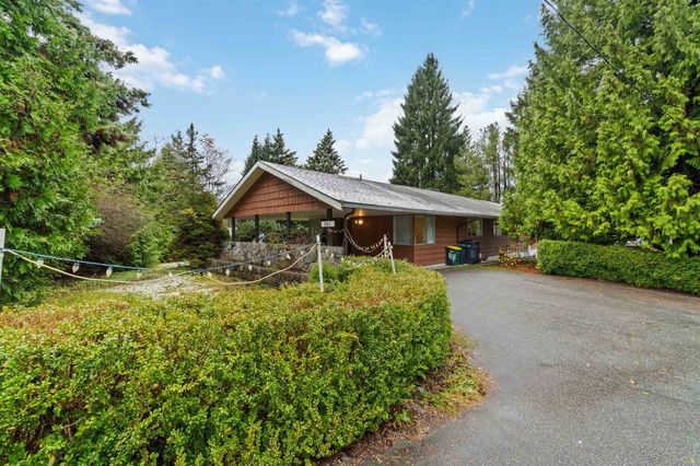 901 Como Lake Avenue