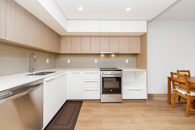 512 - 9888 University Crescent