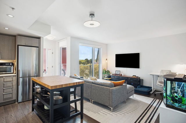 501 - 983 Hastings Street