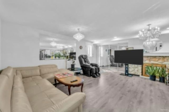 2585 Westhill Way