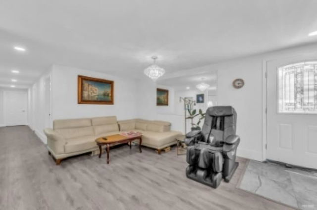 2585 Westhill Way