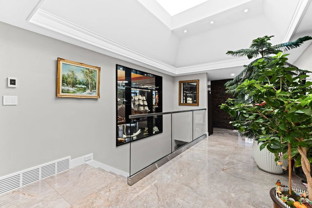 1162 Chartwell Crescent
