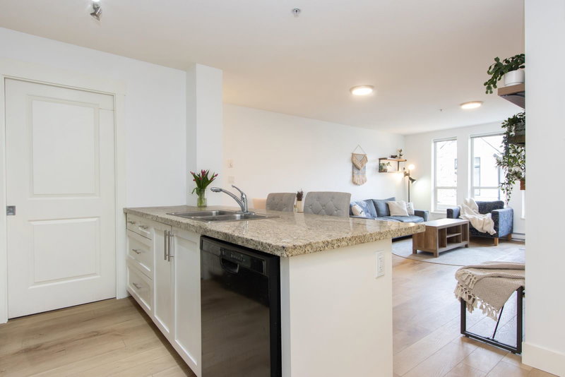 217 - 1211 Village Green Way, Squamish, V8B 0R7 | Image 2