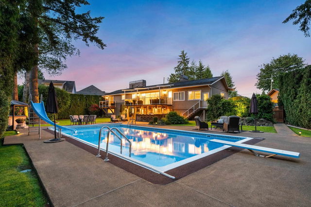 4547 Southridge Crescent