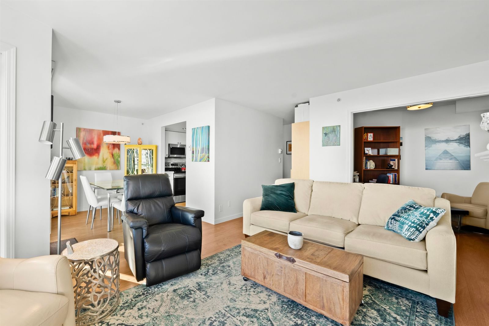 Listing Image 5